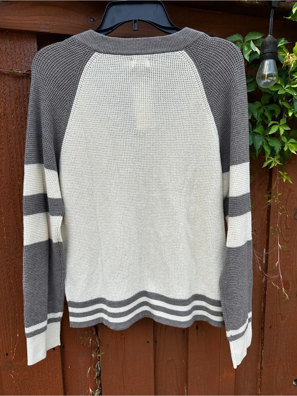 Faherty throwback sweater - Picture 7 of 8